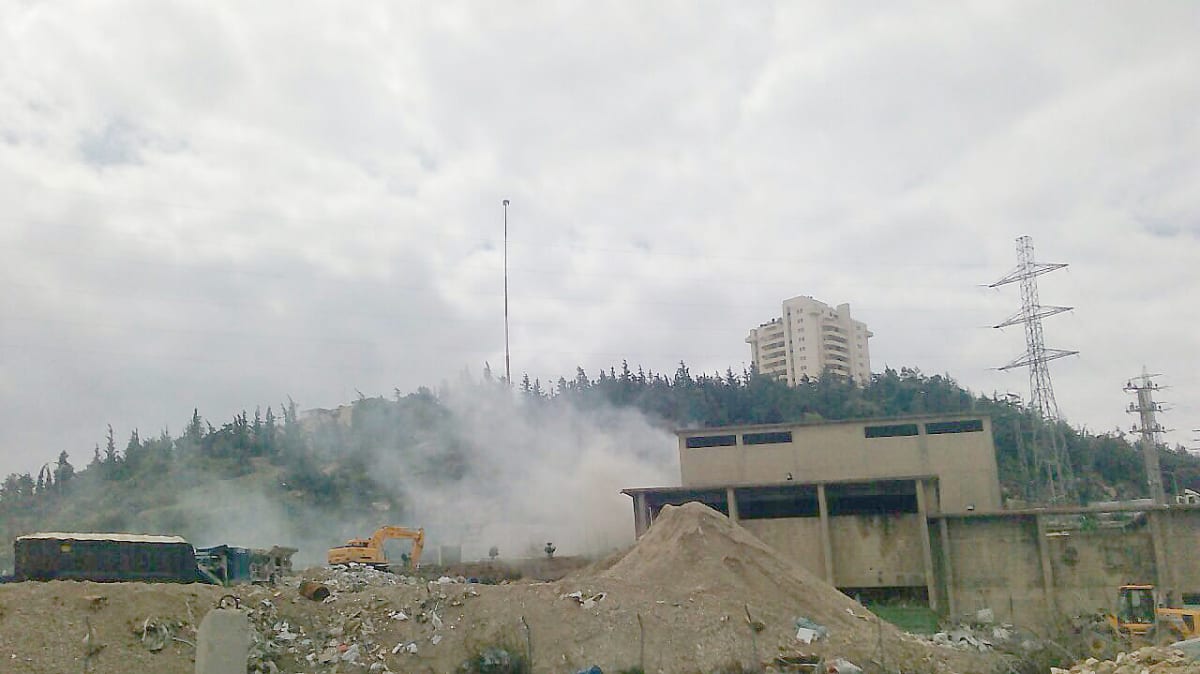 "הורסים לנו ולחיילים את הבריאות": תלונה על פסולת מזהמת בי-ם
